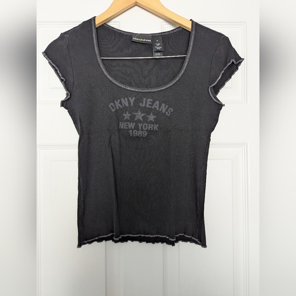 🔷DKNY Gray Fitted Cap Sleeve T-Shirt - Picture 1 of 6